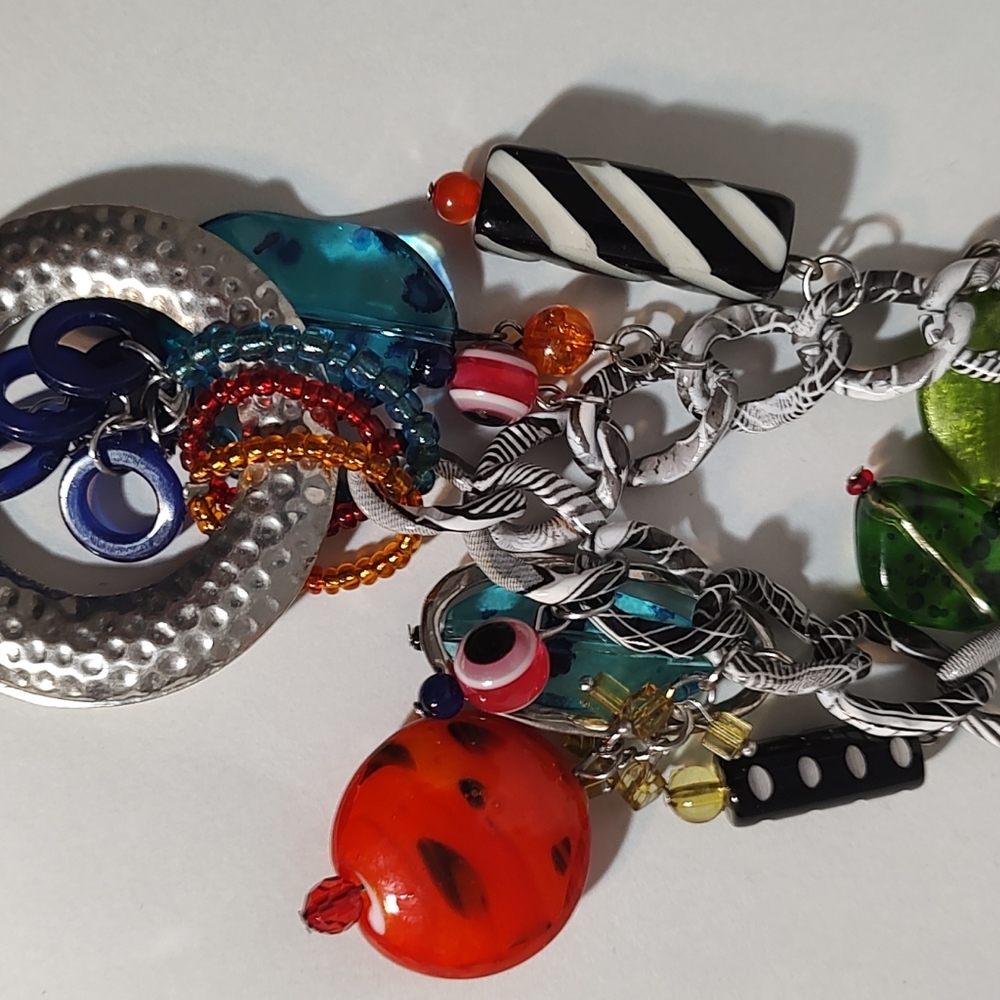 Multi colored statement necklace - Picture 10 of 13